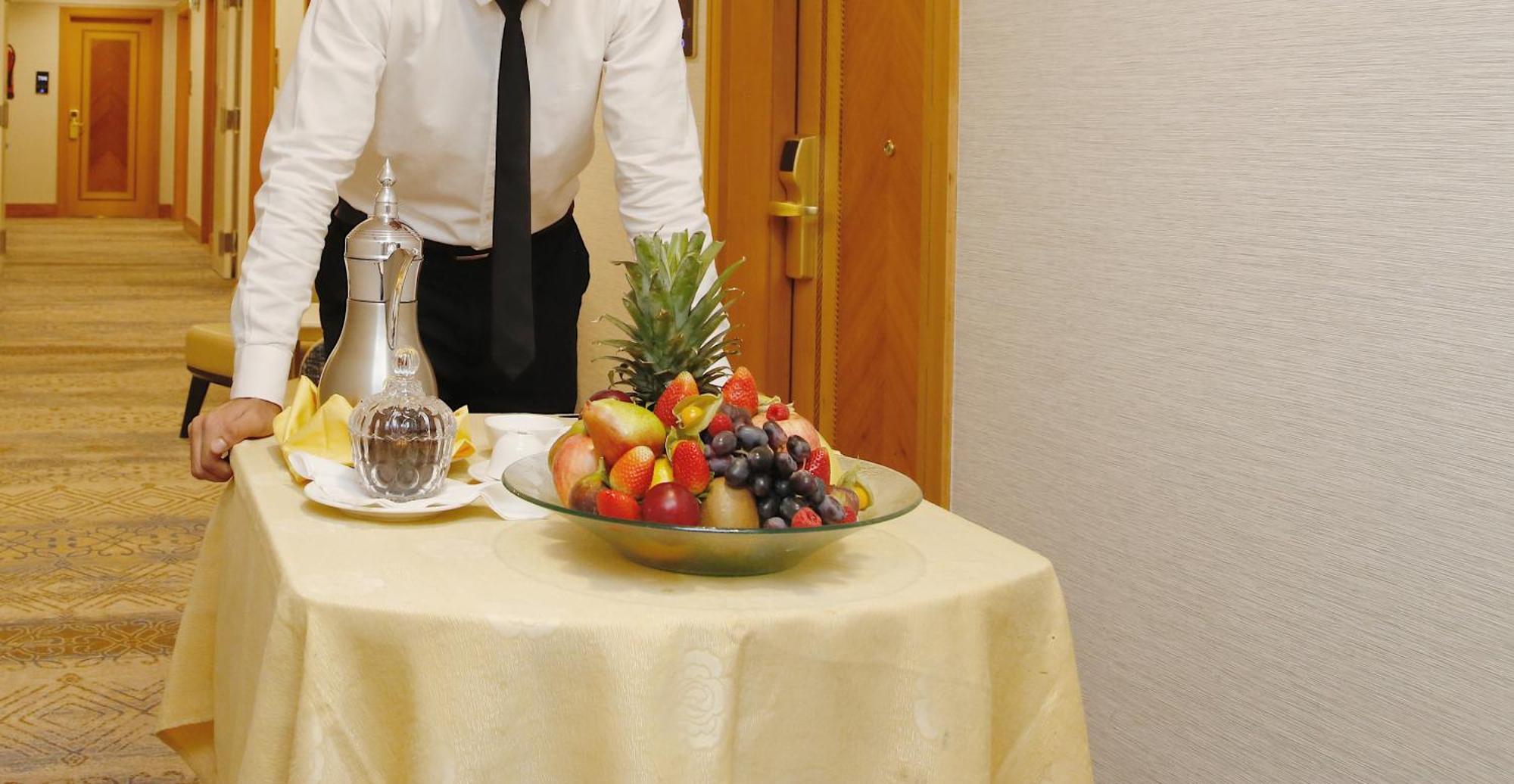 Отель Maden Alrawda Медина Экстерьер фото Room service