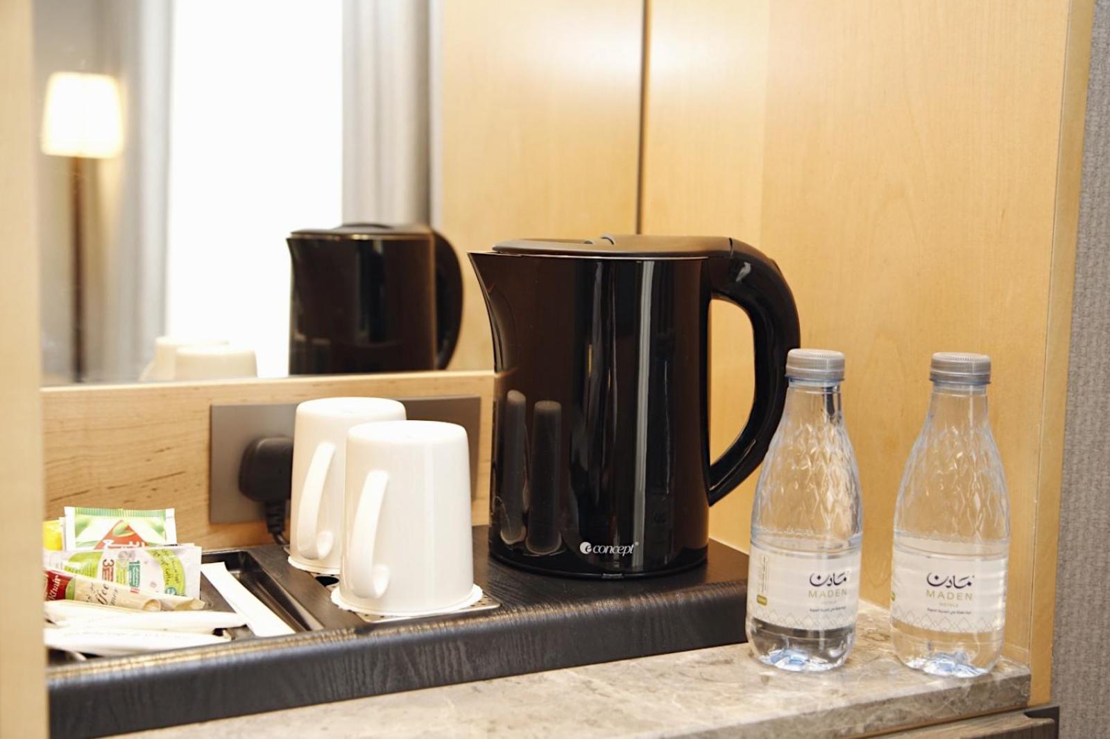 Отель Maden Alrawda Медина Экстерьер фото A kettle in a hotel room