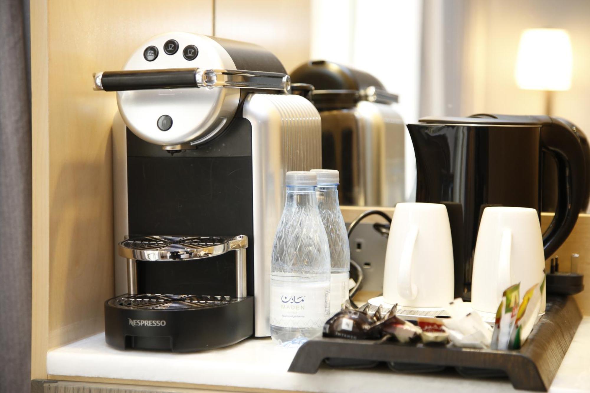 Отель Maden Alrawda Медина Экстерьер фото A Nespresso coffee machine