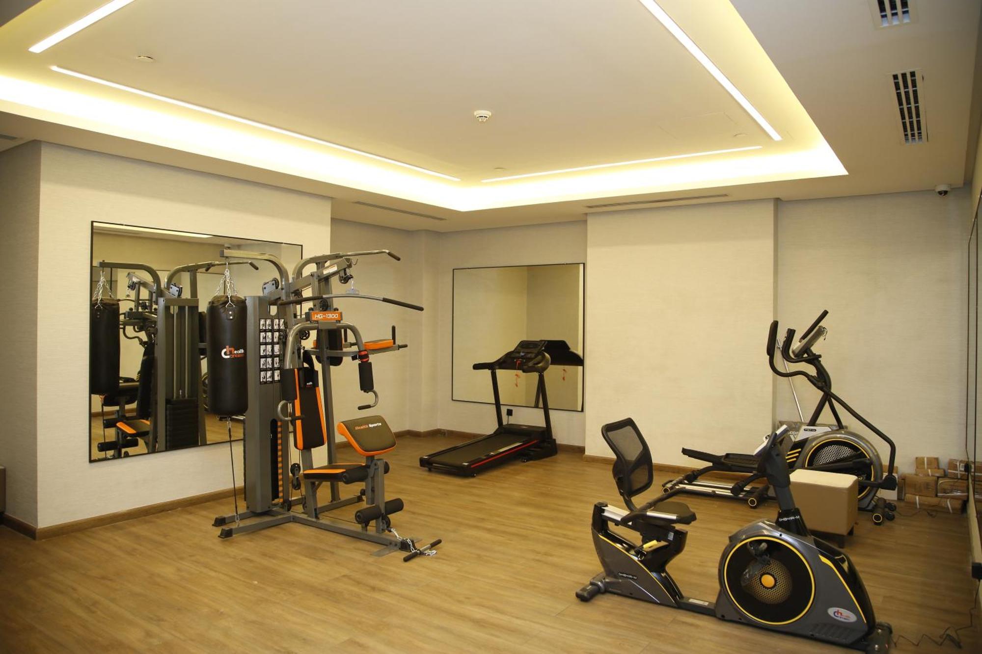 Отель Maden Alrawda Медина Экстерьер фото The gym at the hotel