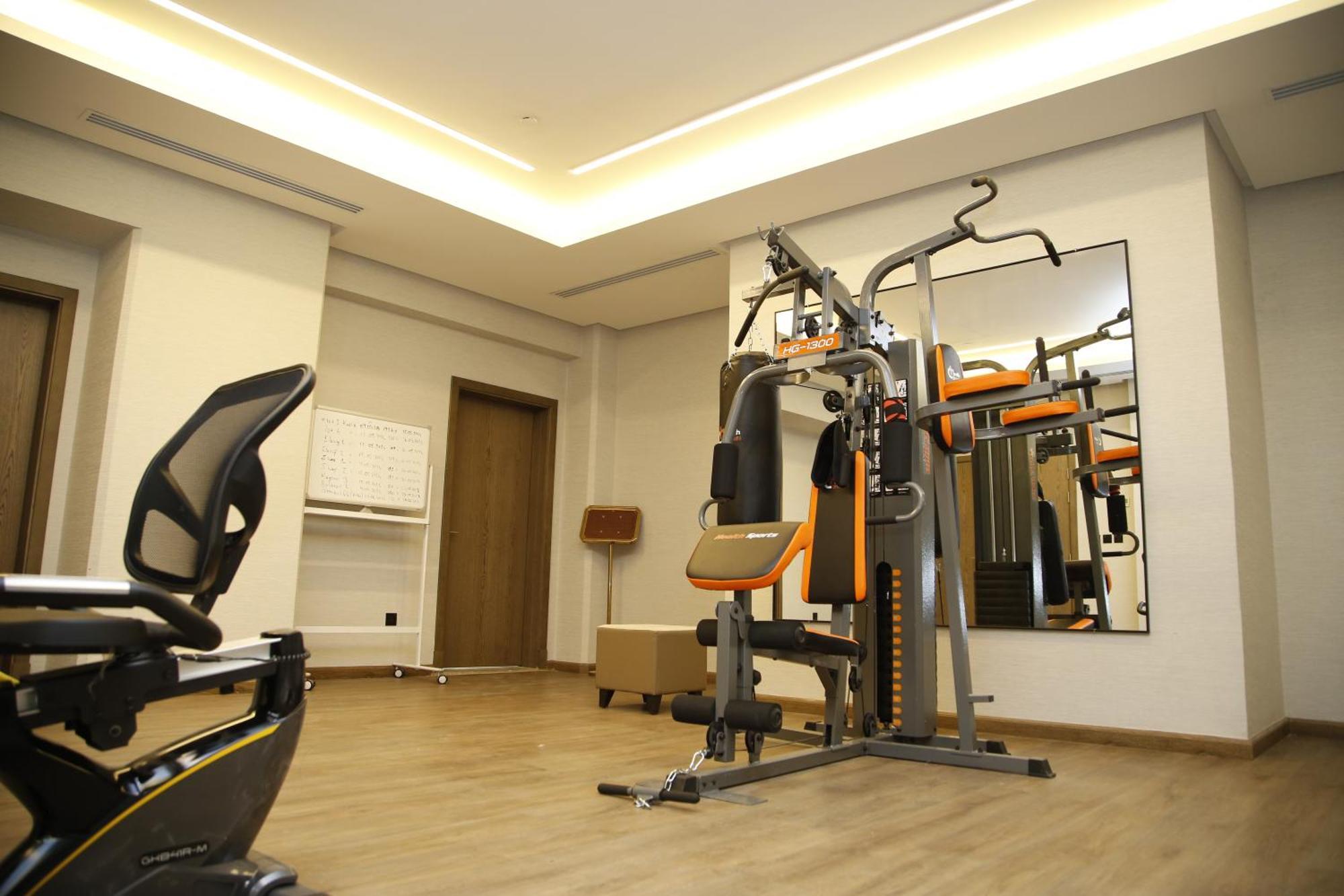 Отель Maden Alrawda Медина Экстерьер фото The gym at the hotel