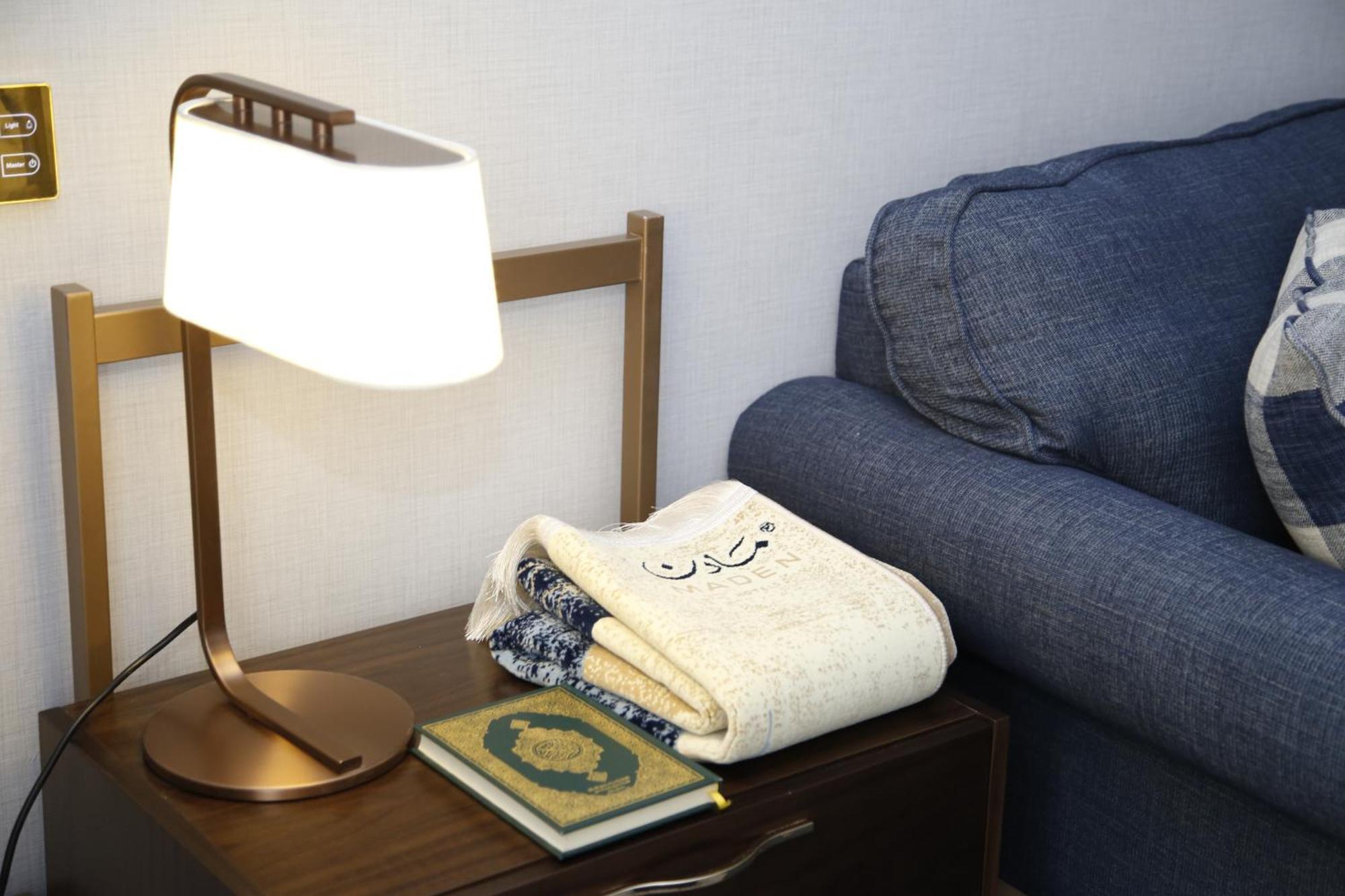Отель Maden Alrawda Медина Экстерьер фото A table lamp