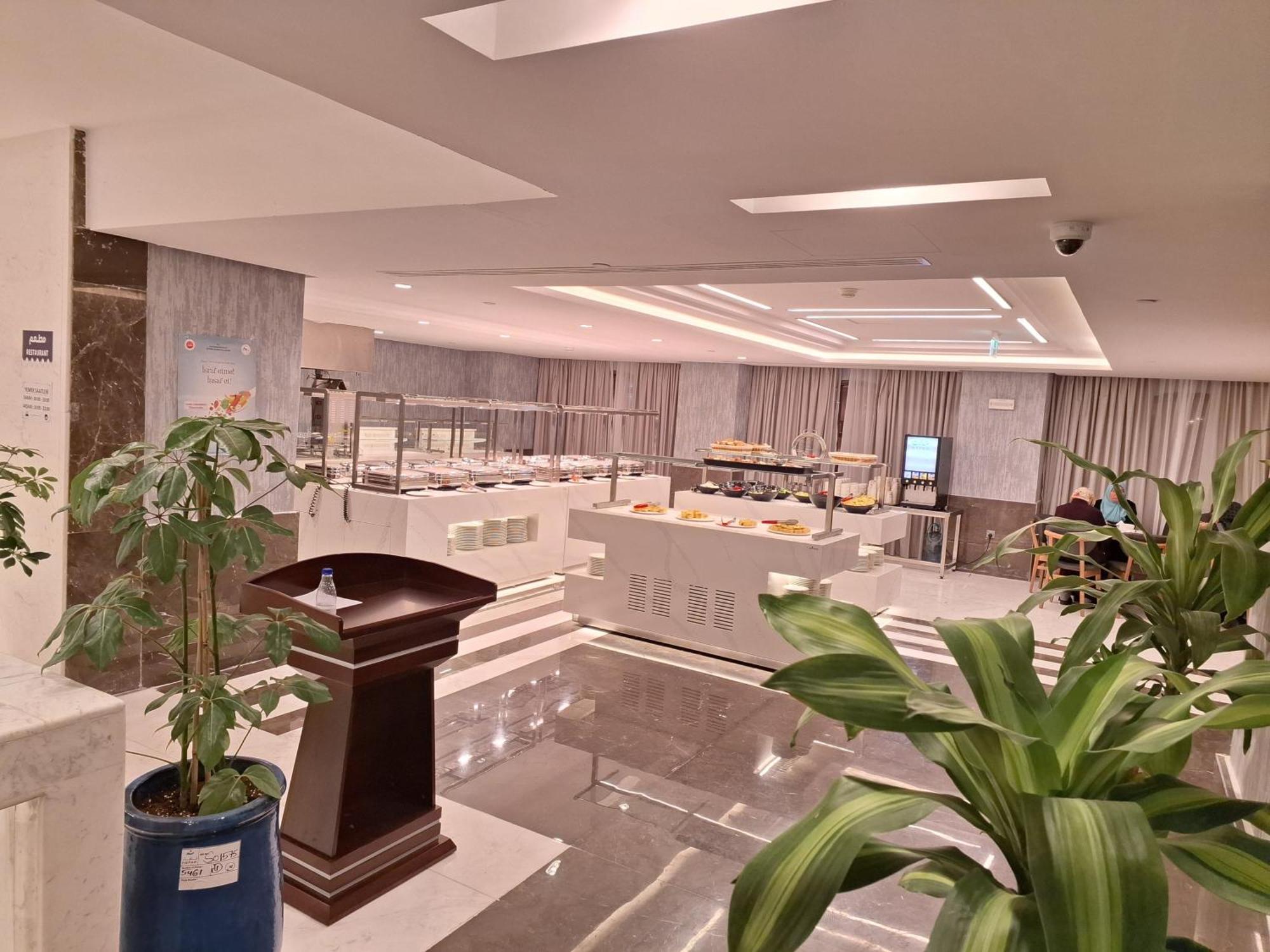 Отель Maden Alrawda Медина Экстерьер фото The lounge at the airport