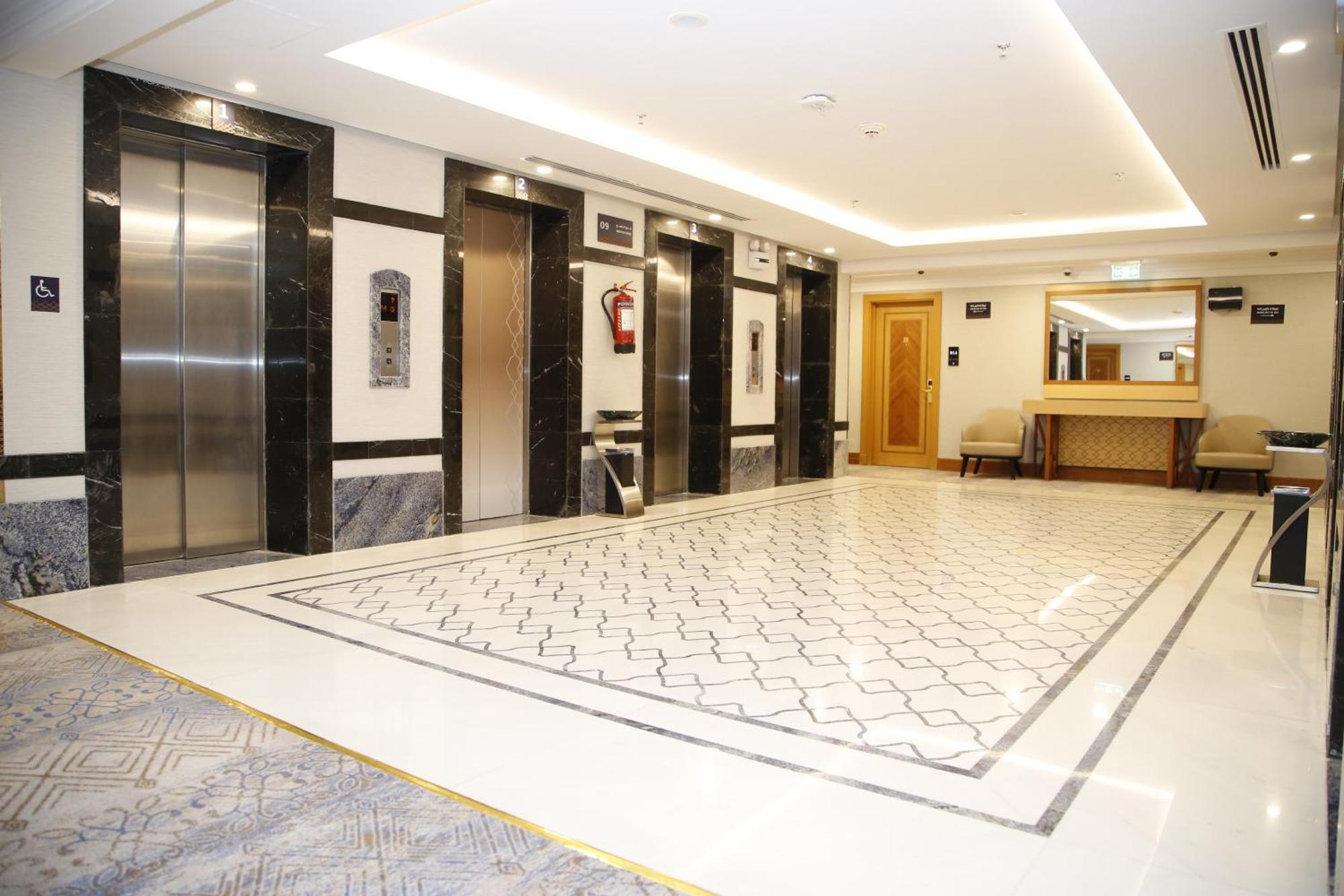 Отель Maden Alrawda Медина Экстерьер фото The lobby of the hotel